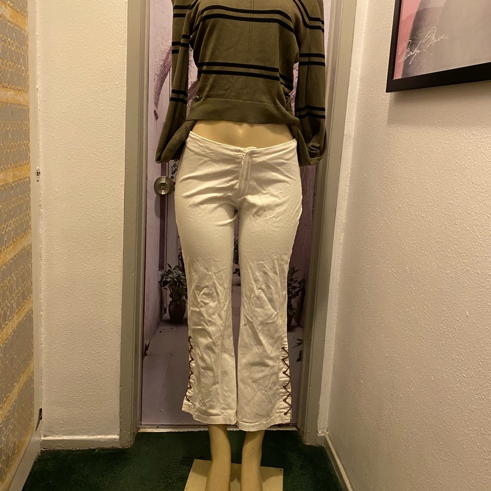 Forever 21 white Capri pants size S/M